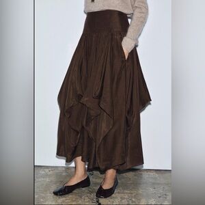Zara ZW COLLECTION
VOLUMINOUS MIDI SKIRT